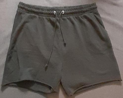 Janina zwarte korte damesbroek maat L, Kleding | Dames, Broeken en Pantalons, Zo goed als nieuw, Maat 42/44 (L), Zwart, Kort, Ophalen of Verzenden