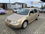 Volkswagen Bora 2.0 Comfortline Automaat, Auto's, Stof, Gebruikt, 4 cilinders, 1984 cc