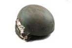 Russische kevlar helm uit Oekraine met flinke schade, Verzamelen, Militaria | Algemeen, Overige gebieden, Ophalen of Verzenden