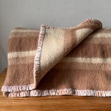 Vintage Bruin Gebloemd Wollen Woondeken, Deken, Plaid beschikbaar voor biedingen
