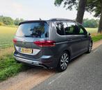 Volkswagen Touran R-line 1.4 TSI 110KW 2017 Grijs, Auto's, Volkswagen, Voorwielaandrijving, 74 €/maand, Zwart, Alcantara