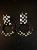 Vintage Klip Oorbellen Zwart/Wit, Sieraden, Tassen en Uiterlijk, Oorbellen, Overige materialen, Hangers, Zwart, Ophalen of Verzenden
