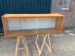 Vitrinekast met glazen schuifdeuren., Huis en Inrichting, Kasten | Vitrinekasten, Ophalen, O, O, Vintage
