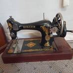 Oude Singer naaimachine met kap, Ophalen