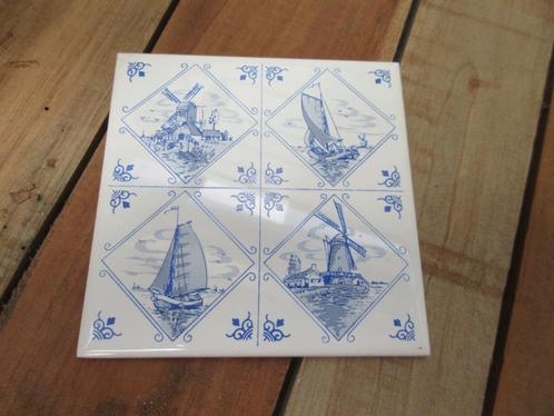 3 oude tegeltjes met molens en zeilboten Mettlach, Antiek en Kunst, Antiek | Wandborden en Tegels, Ophalen of Verzenden