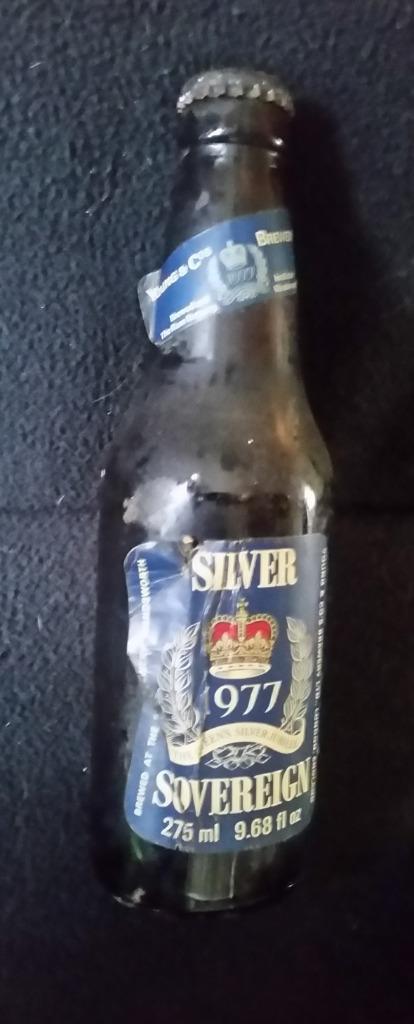 UK Royalty Silver Jubilee bierfles 1977+14 miniatuurflesjes, Verzamelen, Merken en Reclamevoorwerpen, Zo goed als nieuw, Gebruiksvoorwerp