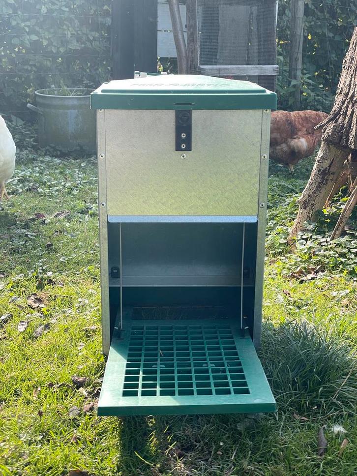 Feed-o-matic trapbak voor kippenvoer 8kg, Dieren en Toebehoren, Pluimvee | Toebehoren, Drinken en Voederen, Ophalen of Verzenden