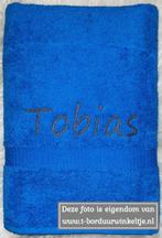 Douchelaken Cobalt geborduurd met naam, Ophalen of Verzenden, Nieuw, Blauw, Handdoek