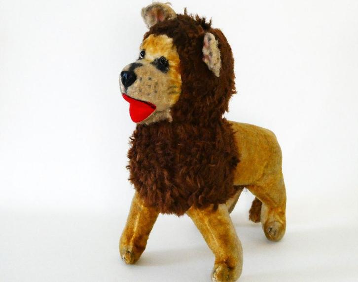 Oude knuffel leeuw gevuld met stro, Antiek en Kunst, Antiek | Speelgoed, Ophalen of Verzenden