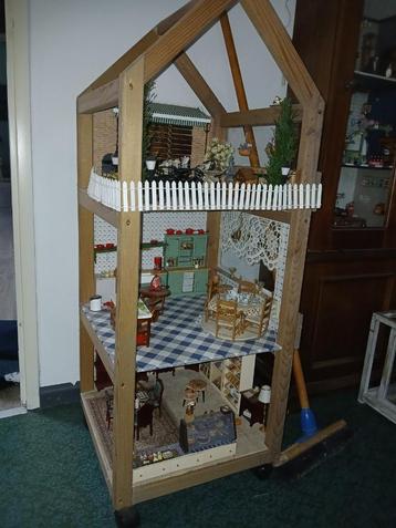 Open poppenhuis / miniatuur kamers met verlichting beschikbaar voor biedingen