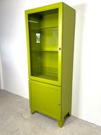 Vintage doktersvitrine, groen gerestyled, Vintage, Glas, 150 tot 200 cm, 25 tot 50 cm