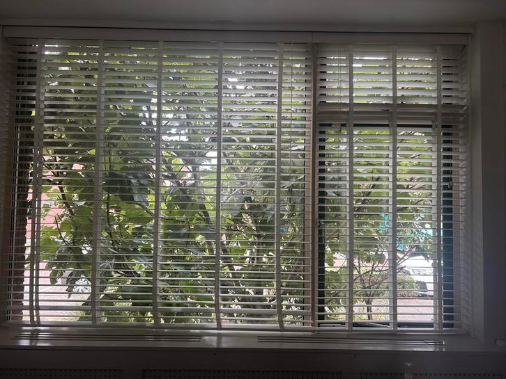 Witte jaloezieën - nette staat!, Huis en Inrichting, Stoffering | Gordijnen en Lamellen, Gebruikt, 150 tot 200 cm, 50 tot 100 cm