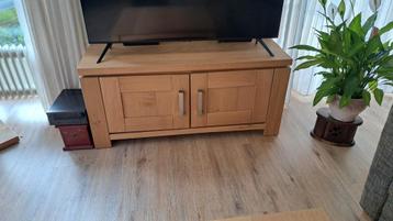 Houten TV-meubel beschikbaar voor biedingen