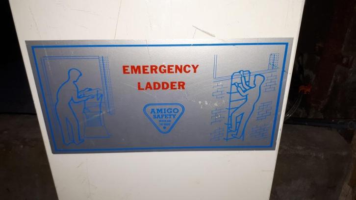 Noodladder ontsnapping brand gevaar, Doe-het-zelf en Verbouw, Ladders en Trappen, Zo goed als nieuw, Ladder, 4 meter of meer, Opvouwbaar of Inschuifbaar
