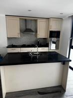 Complete keuken met eiland en apparatuur, Huis en Inrichting, Keuken | Complete keukens, Ophalen, Gebruikt, Overige typen, Graniet of Steen