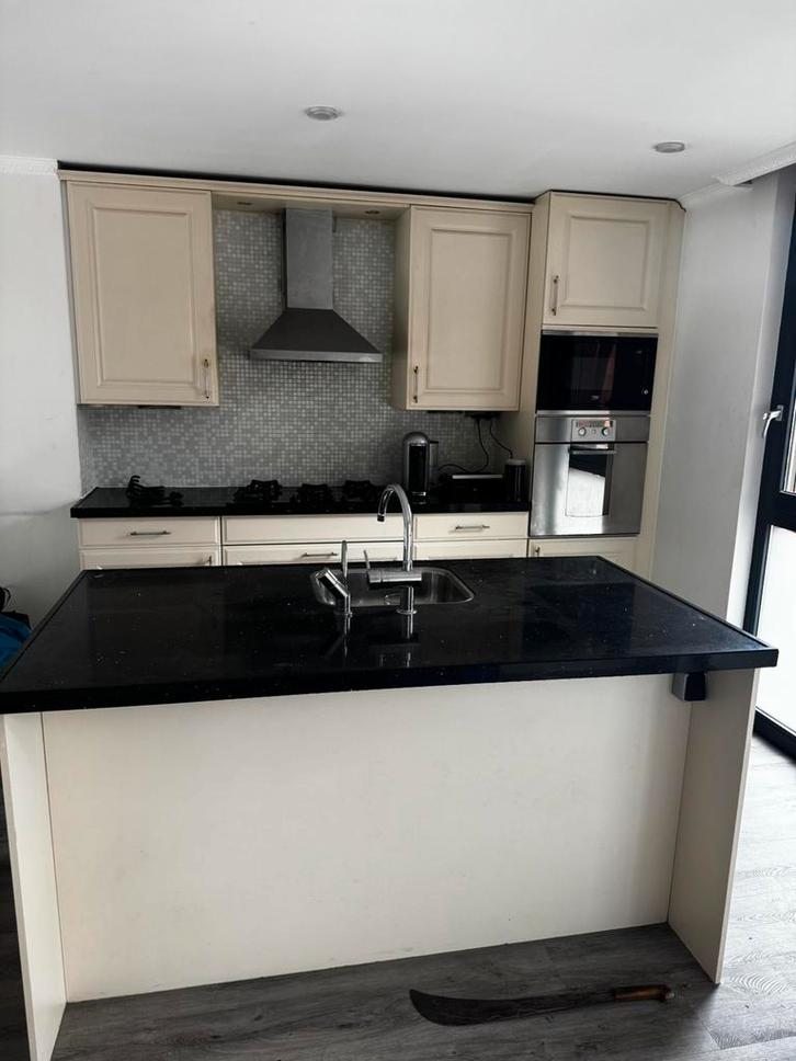 Complete keuken met eiland en apparatuur, Huis en Inrichting, Keuken | Complete keukens, Gebruikt, Overige typen, Crème, Graniet of Steen