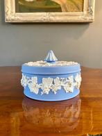 Wedgwood Jasperware doos, blauw/wit, druivenmotief, Antiek en Kunst, Ophalen of Verzenden