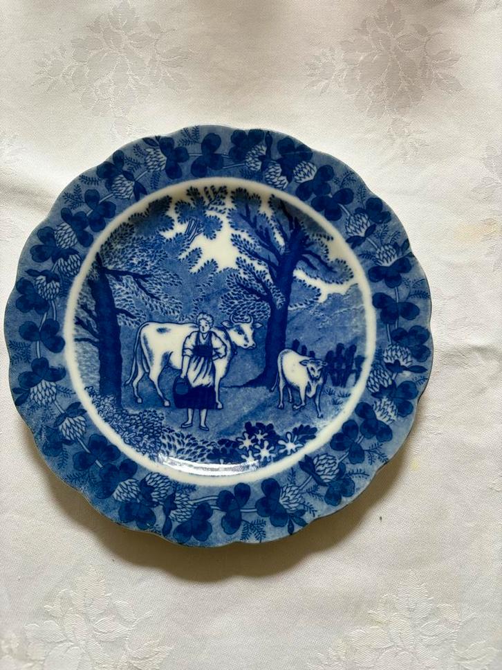 Vintage Blauw Bord met Koeien, Antiek en Kunst, Antiek | Schalen, Ophalen of Verzenden