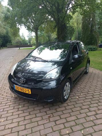 Toyota Aygo 1.0 12V Vvt-i 5DRS 2010 Zwart met airco  beschikbaar voor biedingen