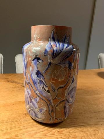 Jet Pombia Vaas met Bloemen en Vogel - Bela Arte beschikbaar voor biedingen