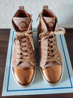 Voltan suède sneakers beige met gouden accenten, Kleding | Dames, Schoenen, Bruin, Voltan, Ophalen of Verzenden, Sneakers of Gympen