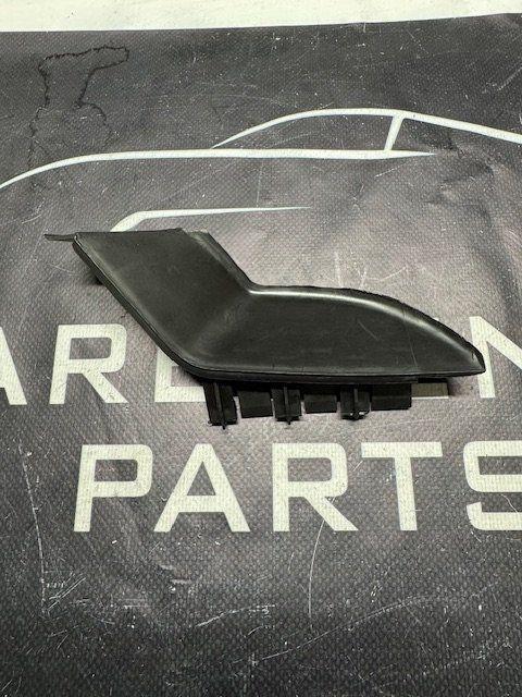 Mercedes E Klasse W124 Wielrand Afdekking Recht A1246980830, Auto-onderdelen, Carrosserie en Plaatwerk, Spatbord, Mercedes-Benz