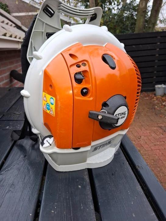 Te koop z.g.a.n stihl BR 550 ruggedragen bladblazer, Tuin en Terras, Bladblazers, Benzine, Ophalen of Verzenden