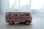 Roze VW bus en VW kever, onderop staat 1/64, Ophalen of Verzenden, Nieuw