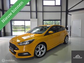 Ford Focus 2.0 ST-2 |Recaro|Navi|Camera|Super netjes!| beschikbaar voor biedingen