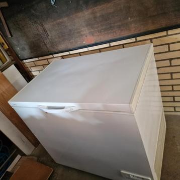 Goedwerkende  grote Electrolux vriezer vrieskist  beschikbaar voor biedingen