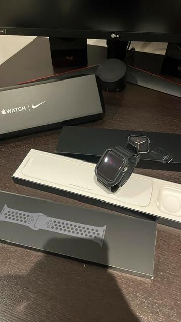 Apple watch series 6 NIKE edition beschikbaar voor biedingen