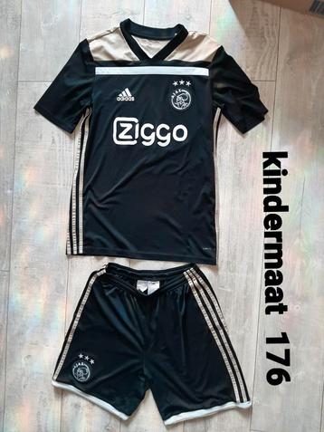 Ajax set mt 176 1x gedragen beschikbaar voor biedingen