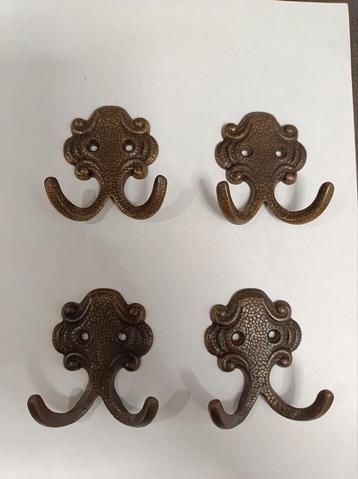 4 Dubbele Jassen Haken beschikbaar voor biedingen