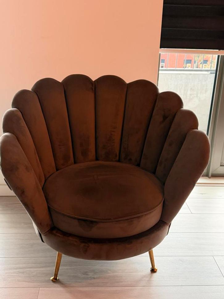 Richmond interiors Schelp Fauteuil + Voetenbank, Huis en Inrichting, Fauteuils, Zo goed als nieuw, Stof, 50 tot 75 cm, Minder dan 75 cm