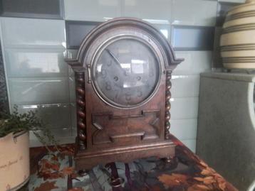 2 antieke schoorsteen klokken/ pendule  beschikbaar voor biedingen