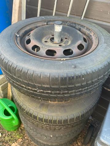 4 Staalvelgen met winterbanden 175/65/14 beschikbaar voor biedingen