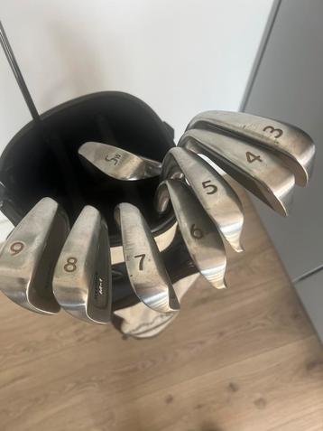 Memphis golfset RH compleet met Memphis standbag. beschikbaar voor biedingen