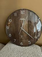 AMS Radio Gestuurde Wandklok Walnoot, Ophalen of Verzenden, Zo goed als nieuw, Analoog, Wandklok