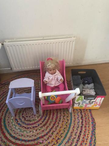 Zapf pop + Roze Houten Poppenwagen + Kinderstoel + kleding beschikbaar voor biedingen