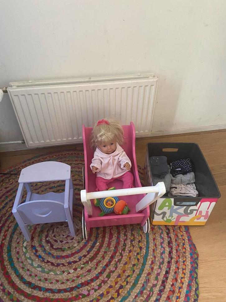 Zapf pop + Roze Houten Poppenwagen + Kinderstoel + kleding, Kinderen en Baby's, Speelgoed | Poppen, Zo goed als nieuw, Overige typen