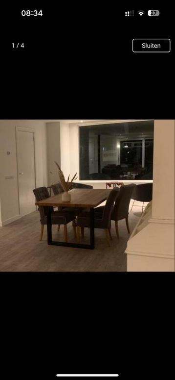 Houten Tafel met Metalen Onderstel beschikbaar voor biedingen