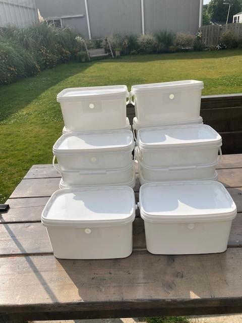 Handige kunststof opbergboxen afsluitbaar , stapelbaar, Doe-het-zelf en Verbouw, Kratten en Dozen, Nieuw, Minder dan 35 cm, Minder dan 40 cm