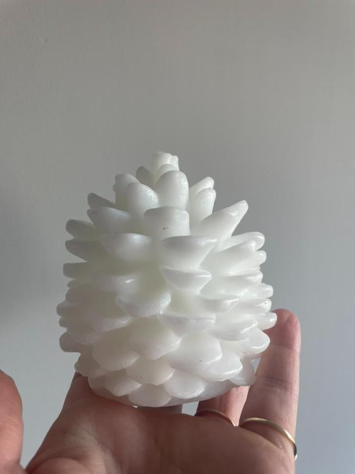 Sirius Clara dennenappels LED kaarsen - 2 st - NIEUW, Huis en Inrichting, Woonaccessoires | Kandelaars en Kaarsen, Nieuw, Kaars