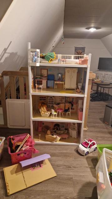 Barbiehuis met paardenstal en auto beschikbaar voor biedingen