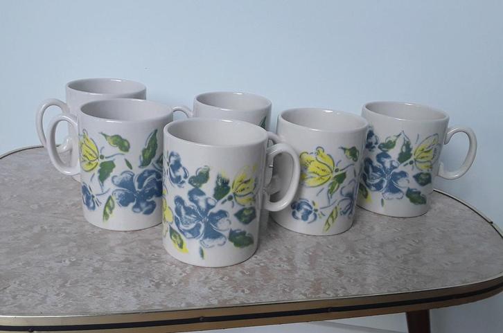 6 vintage mokken/bekers EIT Ltd. England, Huis en Inrichting, Keuken | Servies, Nieuw, Kop(pen) en/of Schotel(s), Overige stijlen