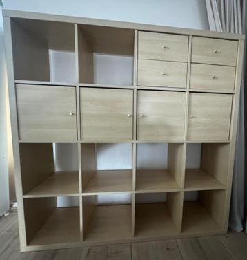 Kallax 4x4 eikeneffect + inzet beschikbaar voor biedingen