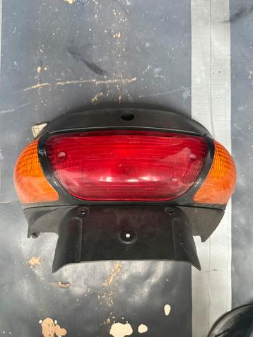 Zip sp 98 onderdelen!!! (Achterlicht/tank/buddybak) beschikbaar voor biedingen