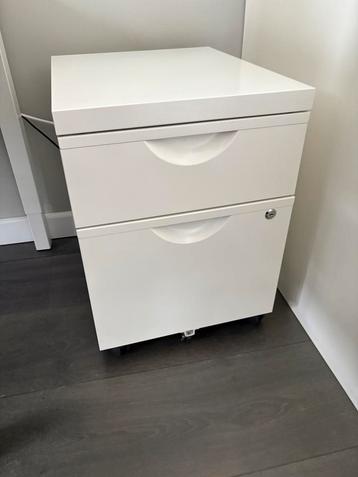 Witte ladekast van IKEA in goede staat