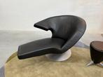 Nieuwstaat Leolux Parabolica Fauteuil zwart leer Stoel, Huis en Inrichting, Fauteuils, Leolux, Nieuw, Ophalen of Verzenden, 50 tot 75 cm