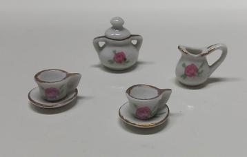 Poppenhuis servies, Kijk, Kies en Koop! beschikbaar voor biedingen